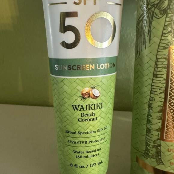 Bath & Body Works Waikiki Beach Coconut Suncare Set - Green and Gold - Picture 2 of 6